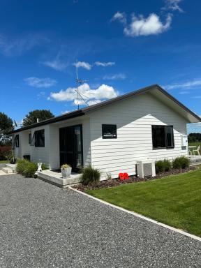 A Place in the Paddock - Housity