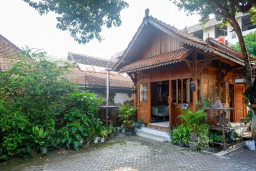 RedDoorz Syariah near Plengkung Gading 2 - Housity