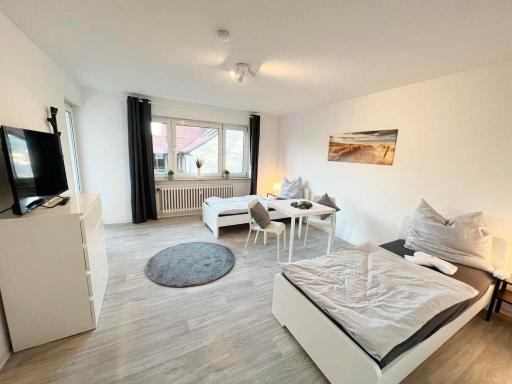 Chic Apartment with Balcony - Housity