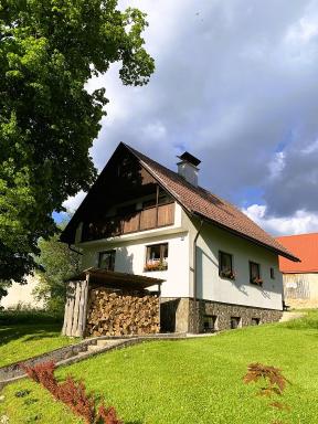 Chalupa Nad Lipou - Čičmany, turistika, sauna, krb - Housity