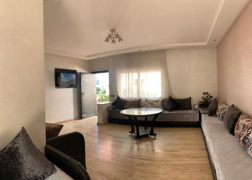 FLATE WITH SWIMMING POOL - Housity