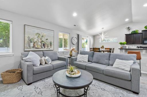 Stoddard Trailhead Central Nampa Home - Sleeps 10 - Housity