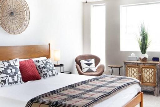 The Lagartija @ Old Town with King Bed - Housity