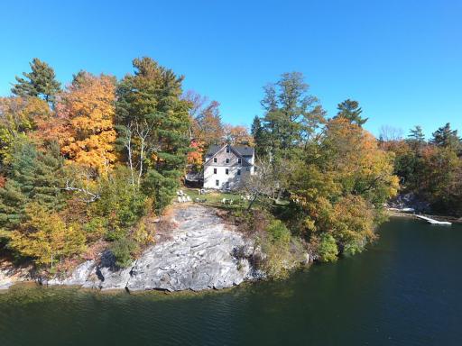 Lakehouse Inn - Housity