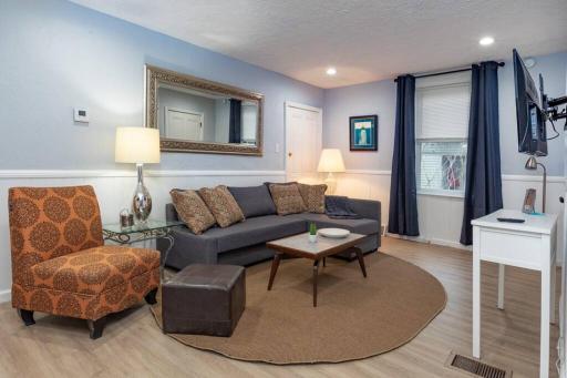 Stylish and Refined with Easy City Access - Housity