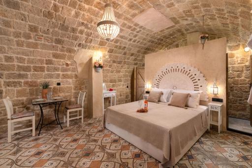 Stone Cave Suite - Housity