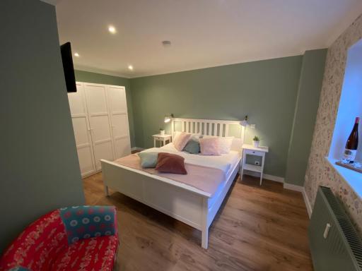 Bed n Riesling - Housity