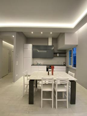 CASA DANTE: Oneglia Centro-Marina-Spiagge (3 min) - Housity