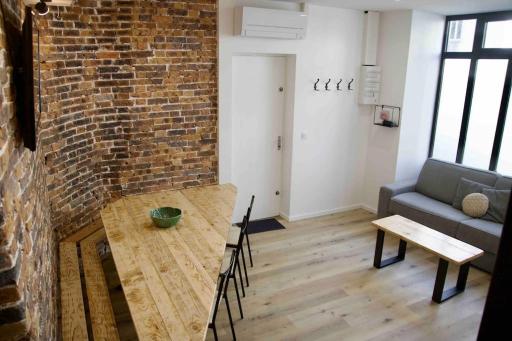 Another brick in the wall Apartment in Paris Sleeps 9 - Hizvo