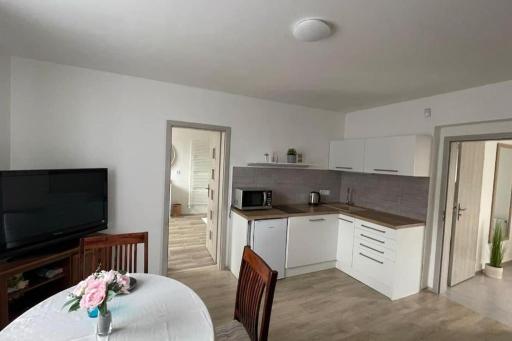 Dům nad Jezerem - apartmán I. - Housity
