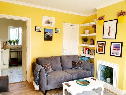 The Bee House Brighton. A holiday home by the sea. - Housity
