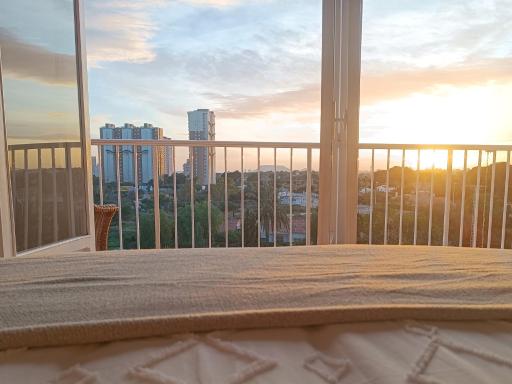 California Suite - All-day Sunny 2-Bedroom Apartment - Housity
