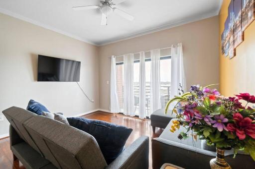 Cozy Condo @ Charlotte NC! w/Pool- Walk to Uptown - Housity