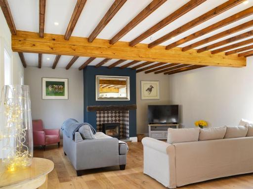 Martin Cottage - UK32941 - Housity