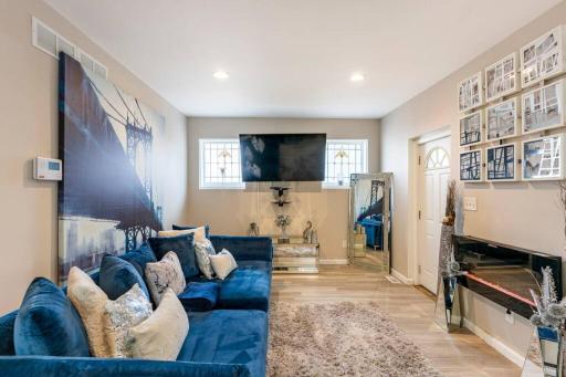 Pretty Blue Bungalow - Housity