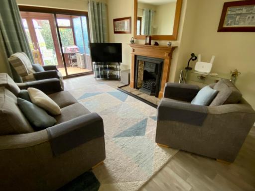 Grove Bungalow, Eastwood, Leigh-on-Sea Situated In Quiet Cul-de-Sac - Housity