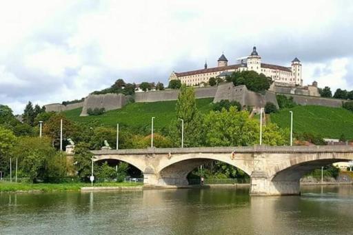 Willkommen in Würzburg اهلا بكم فى Willcome - Housity
