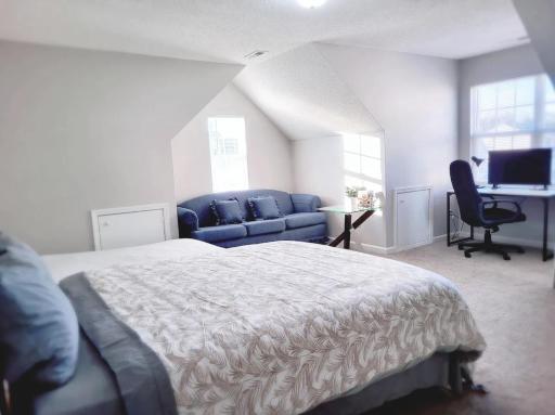 Private big room with private full bath - Housity