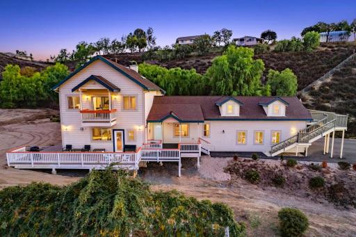 Rustic Ranch Style House Getaway in Temecula - Housity