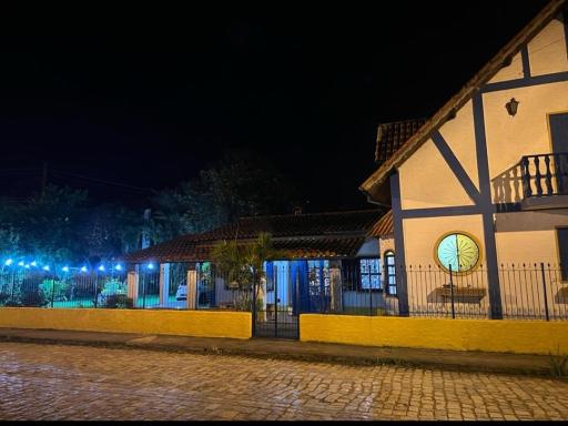 Passa Quatro- CASA INTEIRA RUSTICA para até 9 pessoas - Housity