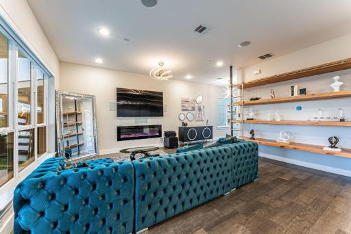 Luxury Home With Rooftop Views - Housity