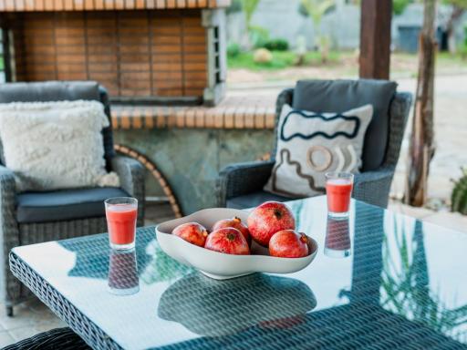 Sanders Ipsonas - Generous Holiday Home with Balcony - Housity