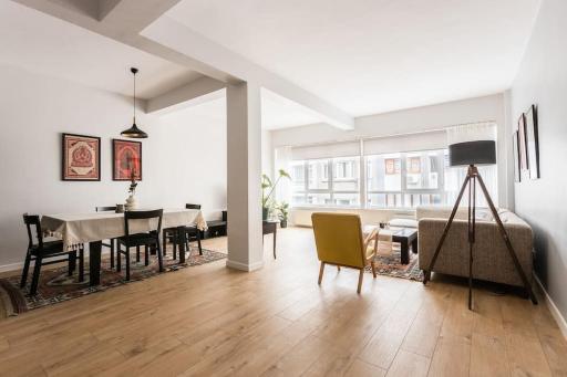 Spacious apt w/ amazing location - Housity