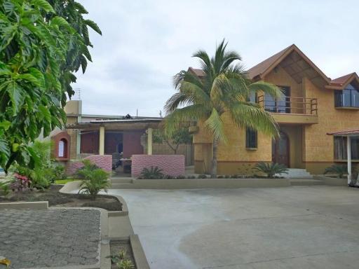 ?asa con piscina y parrilla a 4 minutos del mar. - Housity