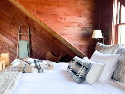 THE CABIN ON VALENTINE - SKI GORE, LAKE PLACID, LAKE GEORGE - Housity
