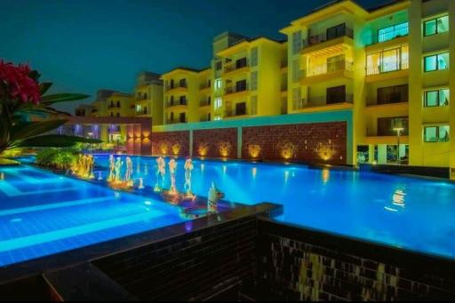 2 BHK Peaceful stay, King bed W/Pool. - Housity
