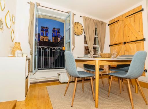 Nid douillet La Cour du Dauphin, Vue cathédrale imprenable - Housity