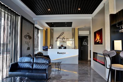 Fly And Stay Airport Hotel - Housity