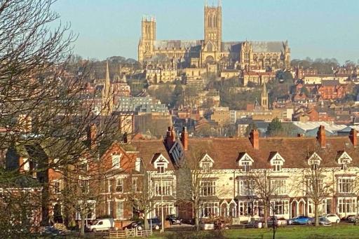 Cosy Homely Apartment close to Lincoln City Centre - Housity