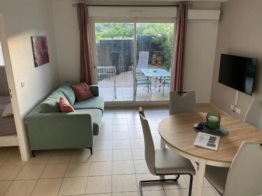 Appartement entre lac et mer avec piscine - Housity