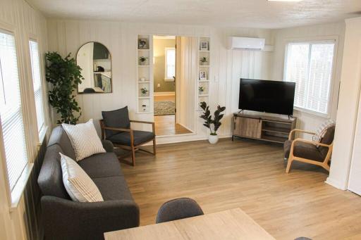 New 1-bedroom Bungalow! 4 miles to CLE - Housity