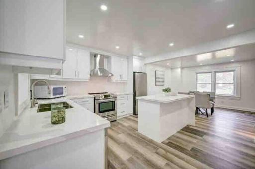 *Minutes From Falls* Gorgeous Modern Home - Housity
