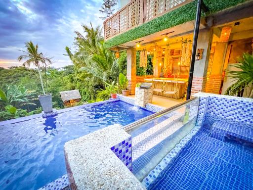 Spacious Vacation House in Tagaytay with Pool - Housity