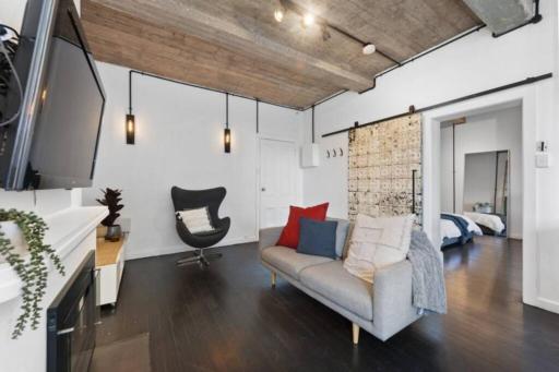 Cosy Apartment with Parking - Housity