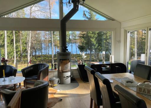 Lovely holiday home with its own lake plot and panoramic view of Rasjon - Housity