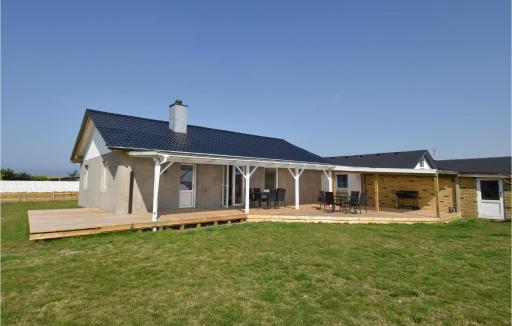 Awesome Home In Harboøre With Kitchen - Housity