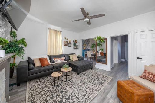 Newly Renovated House-10 Minutes From Downtown - Housity