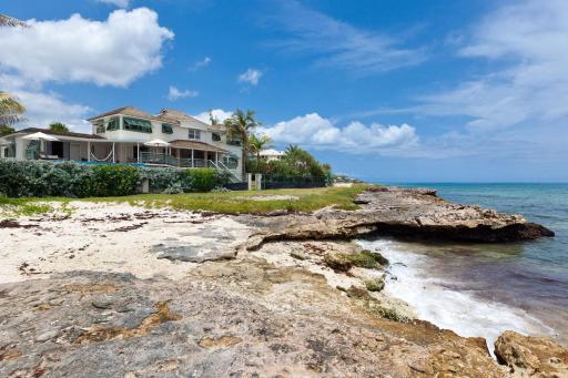 Emily House Blue Sky Luxury - Housity