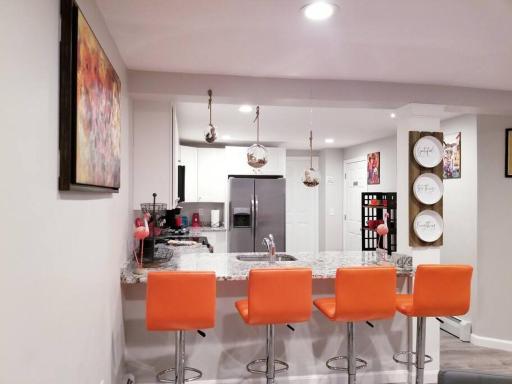 New! Modern 3 BR Apt, Fast WiFi mins downtown & MA - Housity
