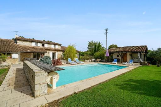 Villa charmante à Saint Sylvestre sur Lot avec piscine privée - Housity