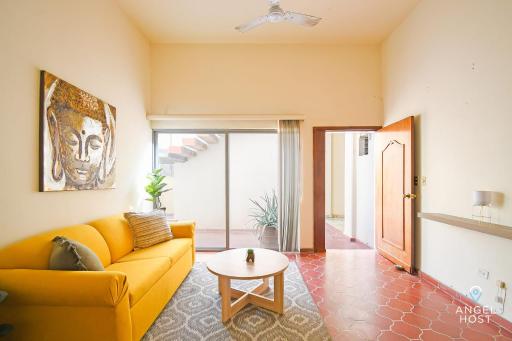 Colorful & Spacious Zen APT 2 Blocks to the Beach - Hizvo