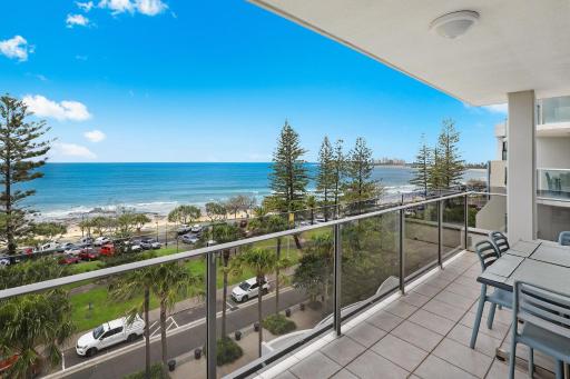 Spinnaker Beach Front - Housity