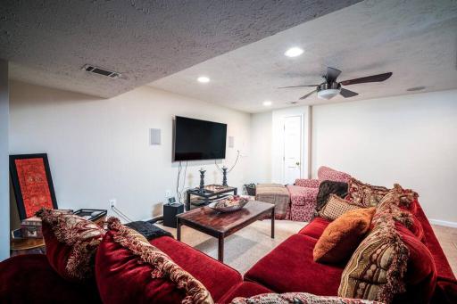 Hidden Gem Newly Renovated Suite Centrally Located - Housity
