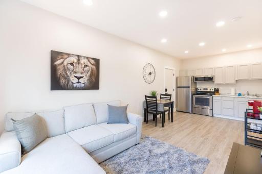 Updated 2 Bedroom Apartment - Housity