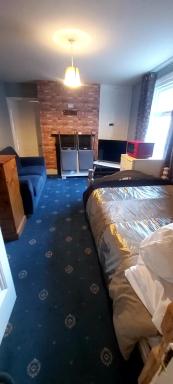 Phoenix Nights Guest House - Housity
