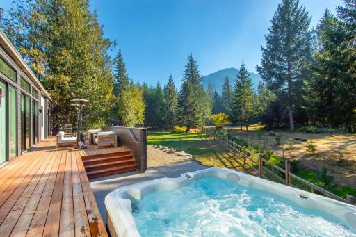 Mountain Cabin with Views at White Pass and Mount Rainier National Park - Housity